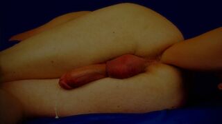SOFT FISTING: Gently stretching her bottom for long-lasting pleasure!