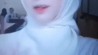 Tembakan Nuklir Peju di Bella —  Masih Remaja tapi Bikin Kontol Tetap Kencang