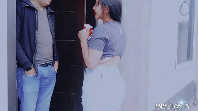 Next-door neighbor begs for sugar &mdash;  gets milk instead before hubby notices