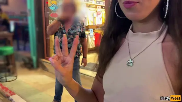 Стрелка улицы &mdash;  деньги &mdash;  вглубь — всё п