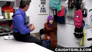 Amber Summer's attempted theft ends in a blowjob
