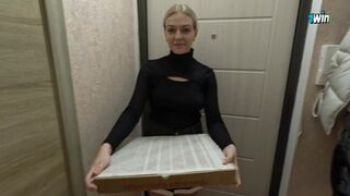 Hot courier ate pizza —  worked with her pussy - Arisha_Mills