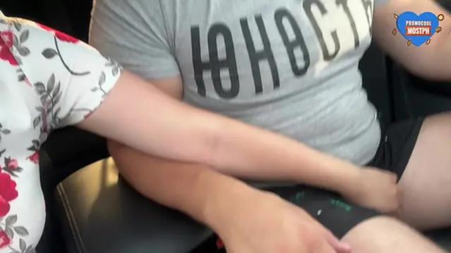 Made my dick cum with her legs