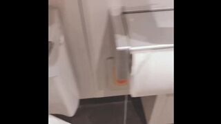 オナニー 公衆トイレ プリケツ 射精