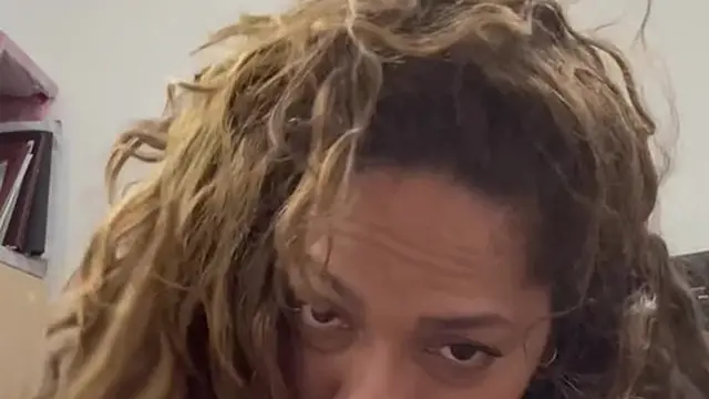 Jessica es una ejecutiva que con una buena cogida evita que sus clientes se vayan con otra empress