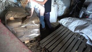 baise avec ma demi-soeur dans une ferme au bord de la route (presque attrapés)