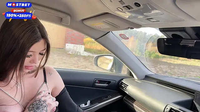 Шлюха повелась на тачку и отсосала своему бывшему