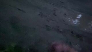 Когда внезапно захотелось подрочить —  а дома мама