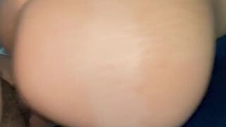 El mejor culo que me he follado me da sentones y termina en creampie