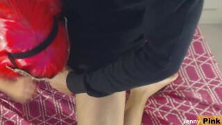 guarda come succhio un cazzo con la mia faccia da porca e mi faccio scopare forte! Jenny Pink