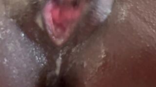 Danna Queen She touches her pink and very wet pussy