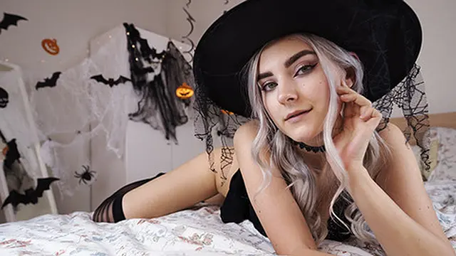 Sexy teen witch devours thick cum shots and sucks down every inch of cock🍆