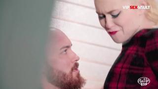 Blonde babe gets brutally banged by horny🥵 lover in her wet, willing pussy✌ holes