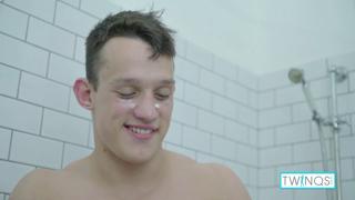 Luke's Bath Time Solo Masturbation Session Gets Wet & Wild!